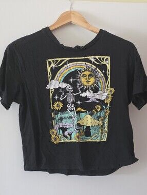 Whimsical graphic cropped tee